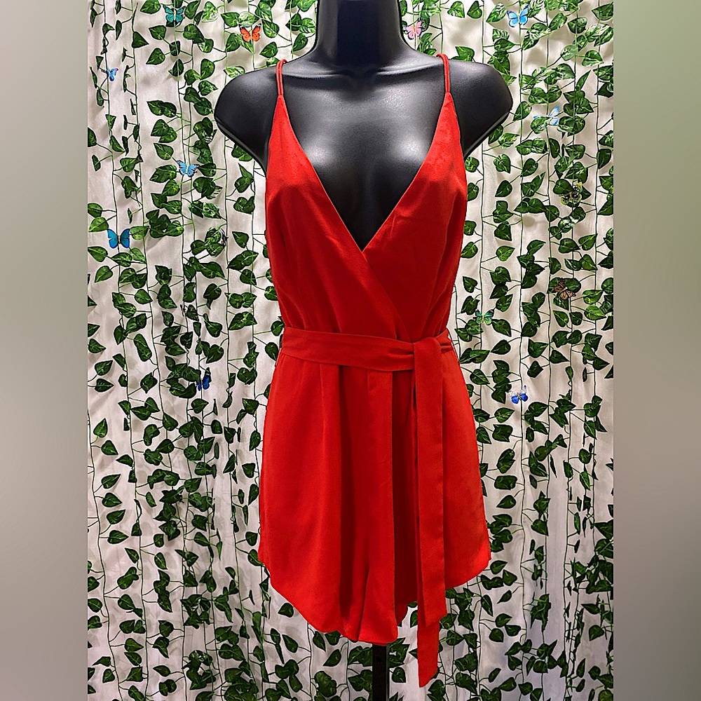 Finders Keepers - Red V-Neck Belted Cami Romper - Size: M
